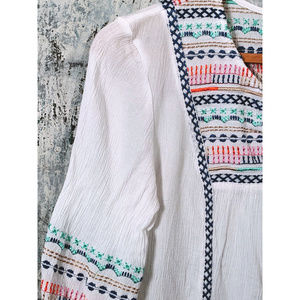 SOLITAIRE embroidered peasant top size small